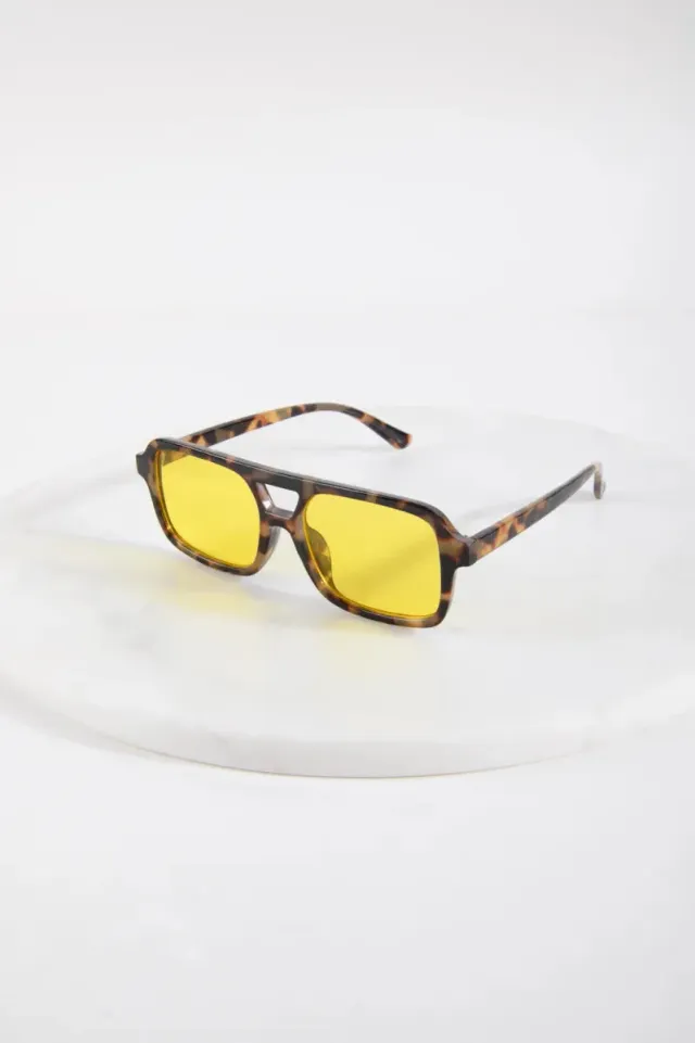 Amiek 24C zonnebril bruin print gele glazen