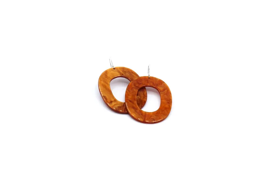 LOVEDRUNKY Ovaal resin oorbel flame orange statement