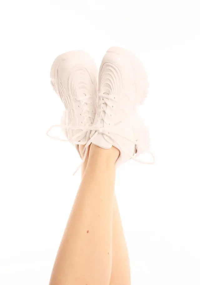 LOVEDRUNKY Metal Sneakers Wit met hielplaatje